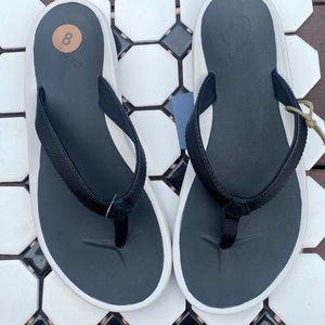 Olukai Pi’Oe Sandals. Size 7 & 8. New with tags.